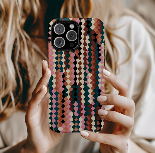 Funda para iPhone con diseño artístico y rayas boho